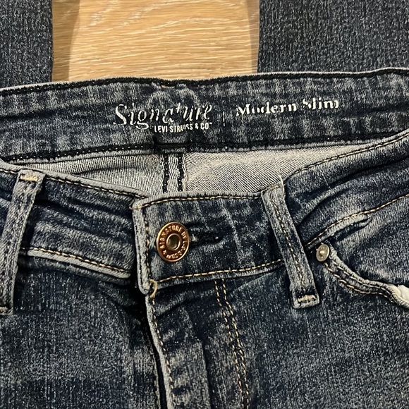 Levis Signature Modern Slim Jeans - Picture 2 of 8